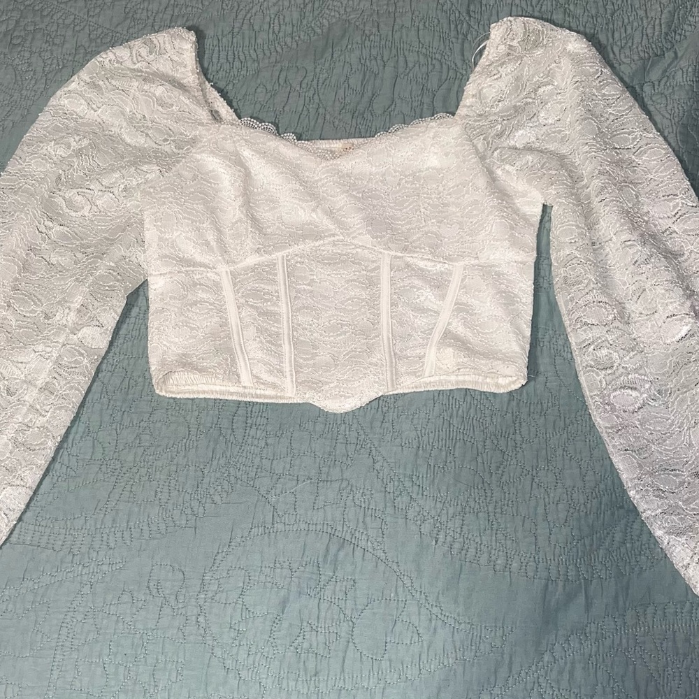 Super cute cropped shirt!
